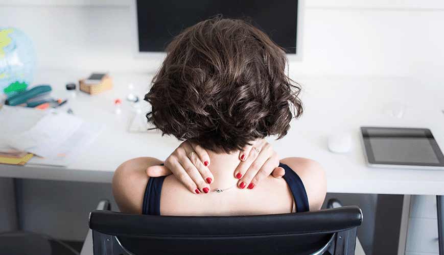 Razones comunes para el dolor de cuello y qué hacer al respecto